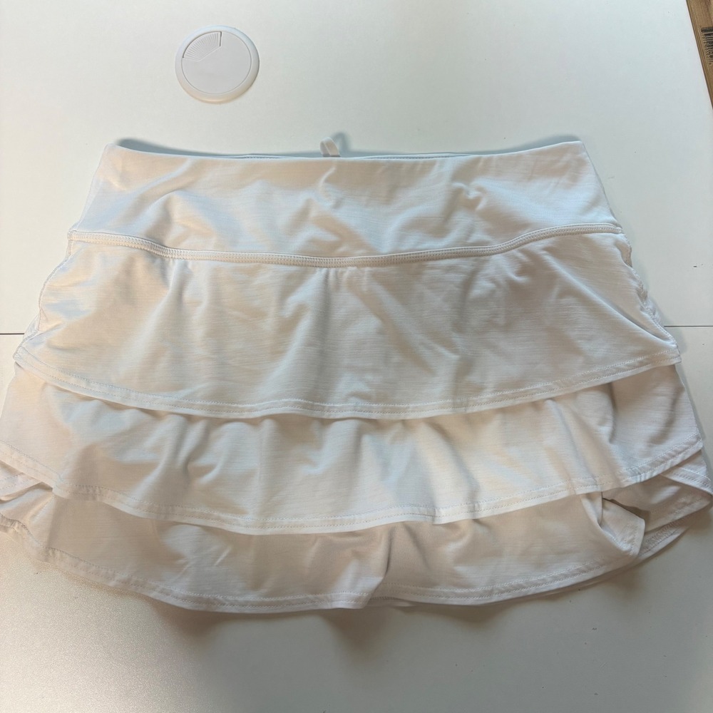 Athleta Ruffle Skort Women Medium White Tiered Tennis Golf Active S/983302-02